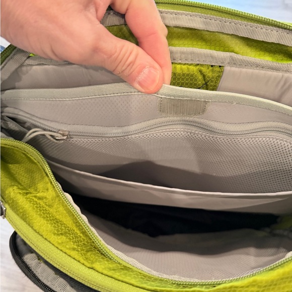 Osprey Lime and Black Messenger Bag - Picture 11 of 11